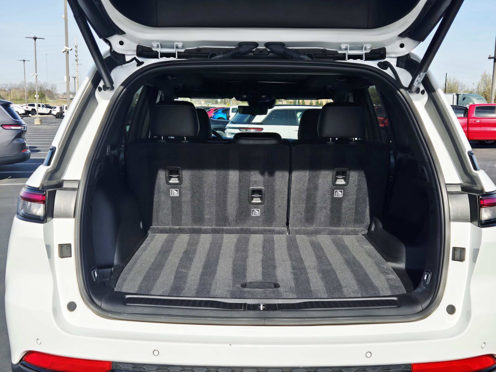 Used 2024 Jeep Grand Cherokee Limited w/ Luxury Tech Group II image 15