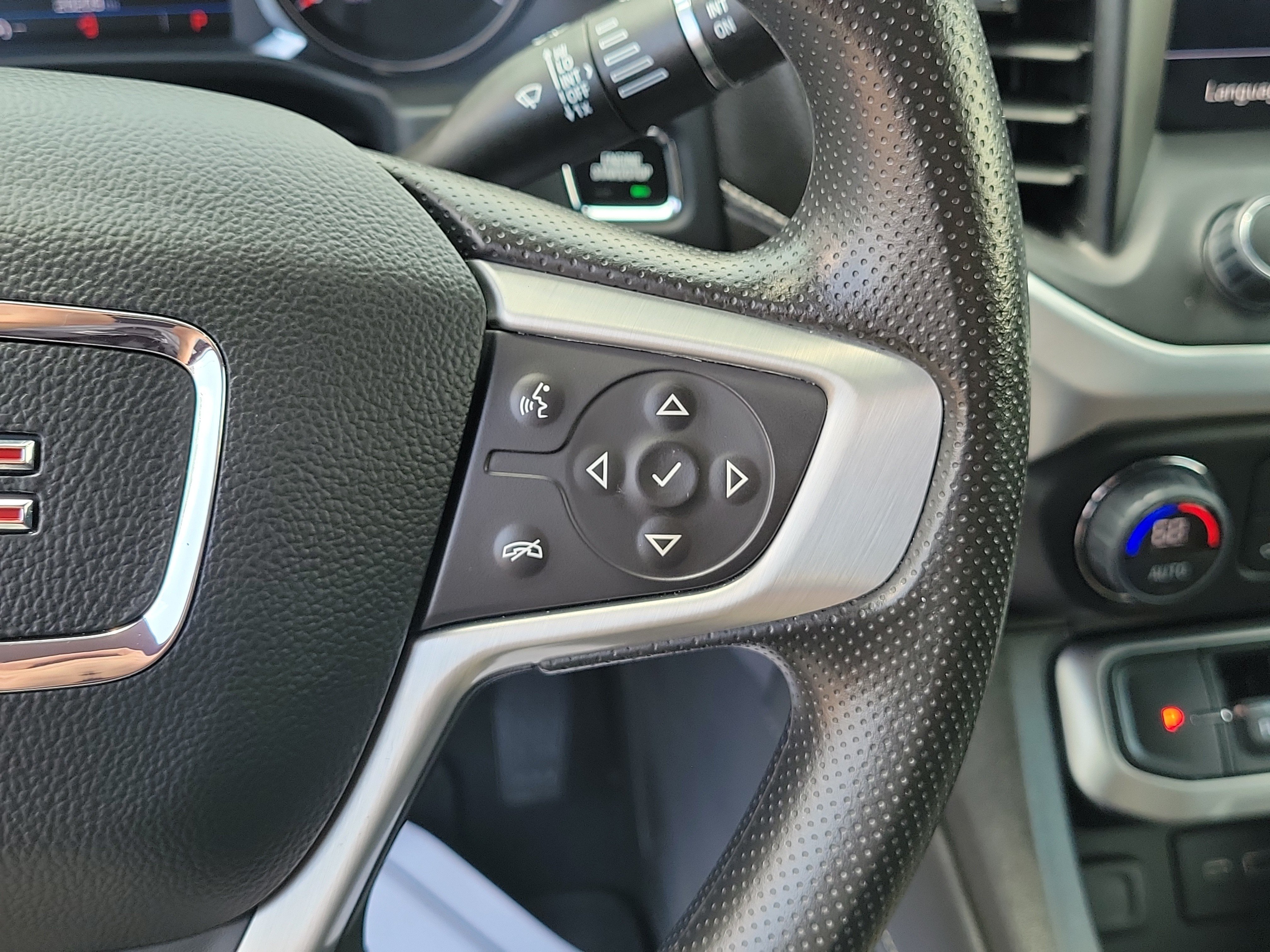 Used 2023 GMC Acadia SLE w/ Driver Convenience Package FWD image 23