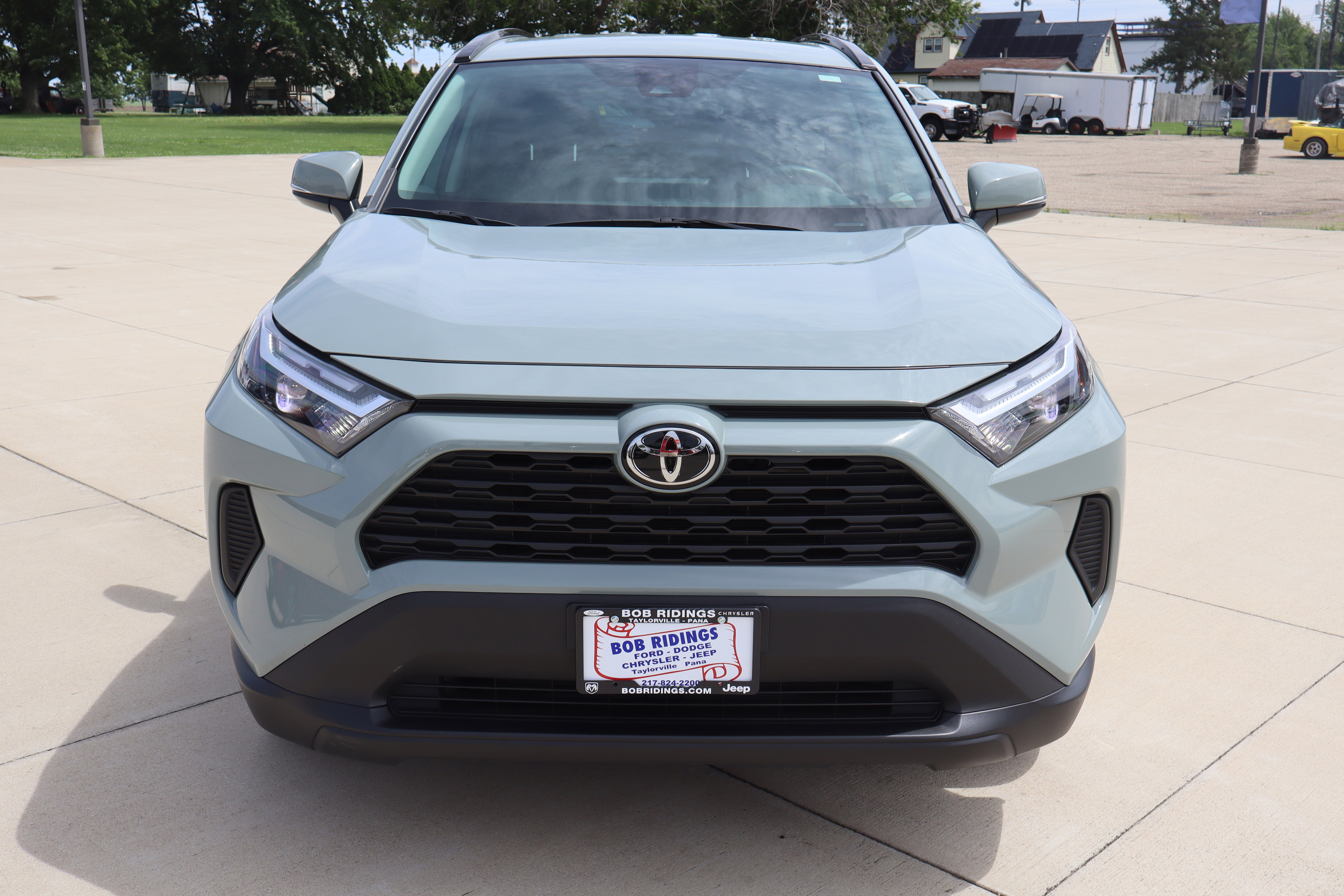 Used 2022 Toyota RAV4 XLE AWD/4WD image 3