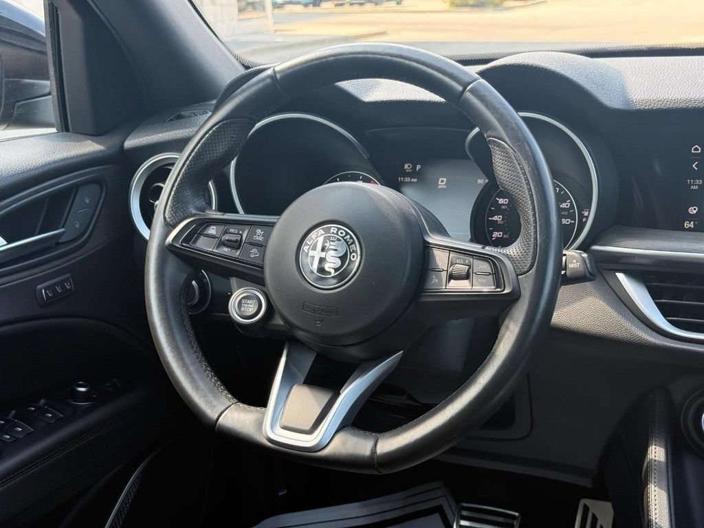 Used 2023 Alfa Romeo Stelvio Ti AWD/4WD image 15