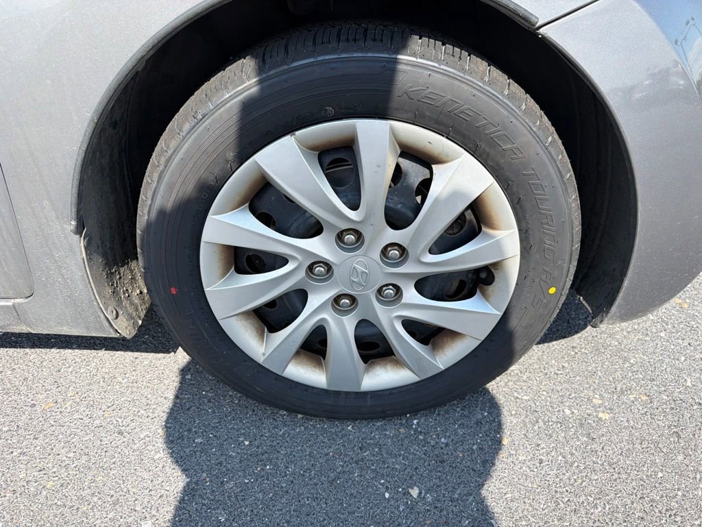 Used 2013 Hyundai Elantra GLS FWD image 10