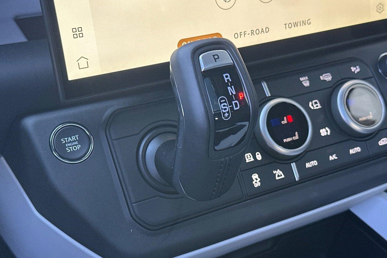 New 2026 Land Rover Defender 130 X-Dynamic SE image 22