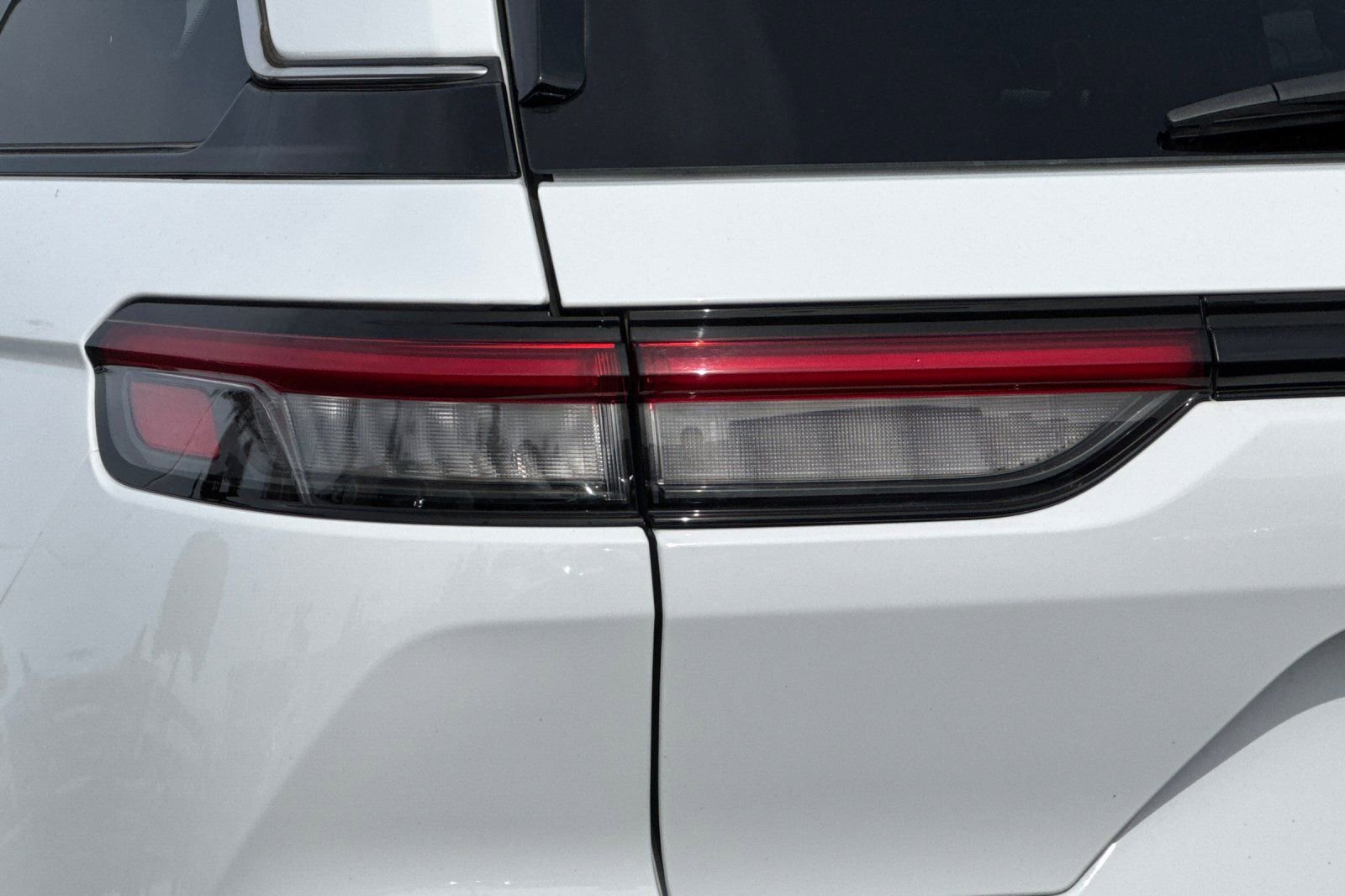 Used 2022 Jeep Grand Cherokee Limited image 45