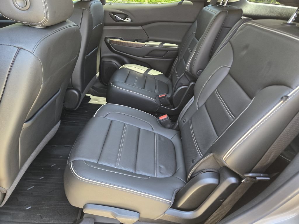 Used 2023 GMC Acadia Denali w/ Denali Technology Package FWD image 17
