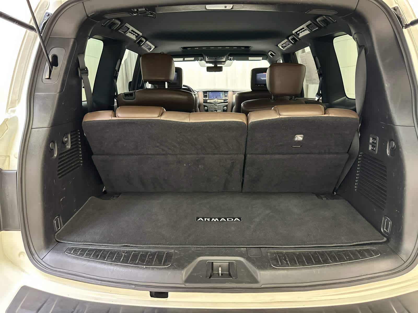 Certified 2020 Nissan Armada Platinum w/ Platinum Reserve Package AWD/4WD image 26