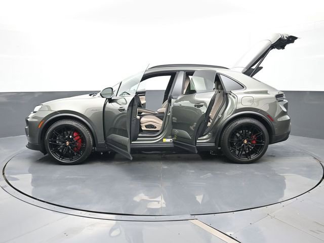 New 2025 Porsche Macan 4S Electric image 31