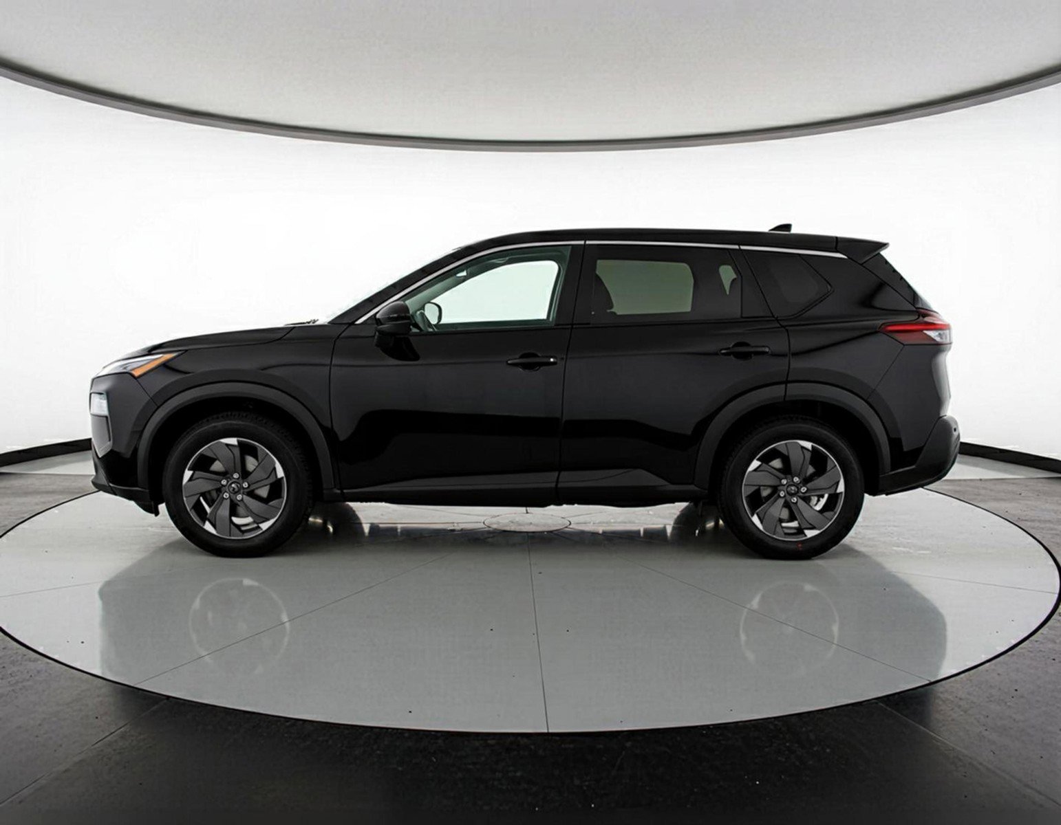 Used 2025 Nissan Rogue SV image 5
