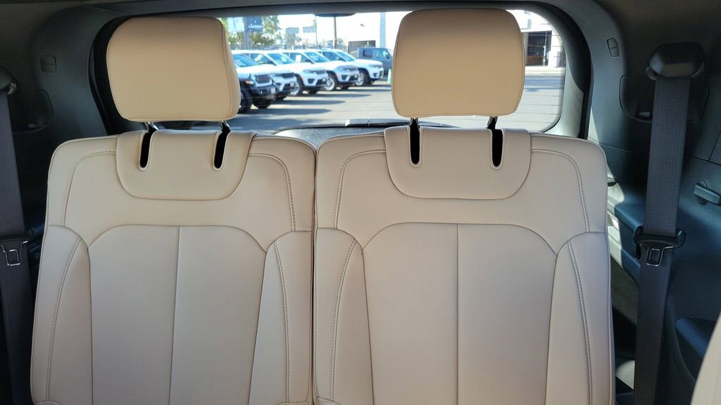 New 2025 Jeep Grand Cherokee L Limited w/ Black Appearance Package image 12