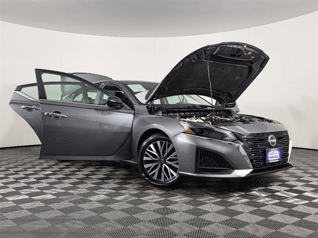 Used 2024 Nissan Altima 2.5 SV FWD image 42