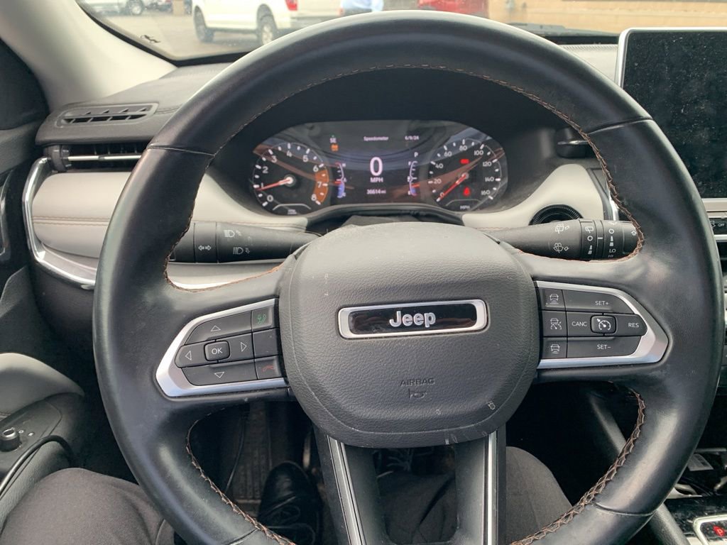Used 2022 Jeep Compass Limited w/ Sun and Sound Group AWD/4WD image 16