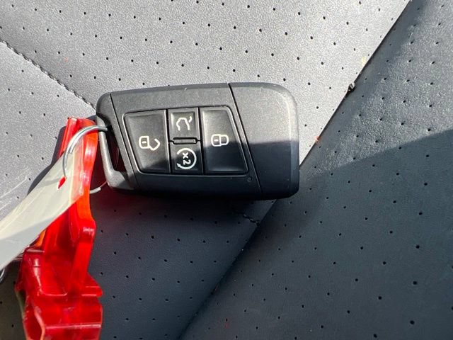 Used 2025 Volkswagen Jetta SE FWD image 36