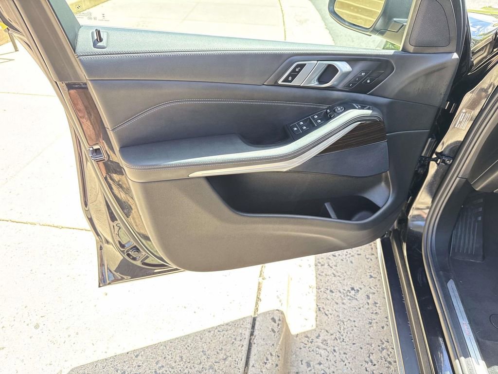 Used 2024 BMW X5 xDrive40i w/ Parking Assistance Package AWD/4WD image 28