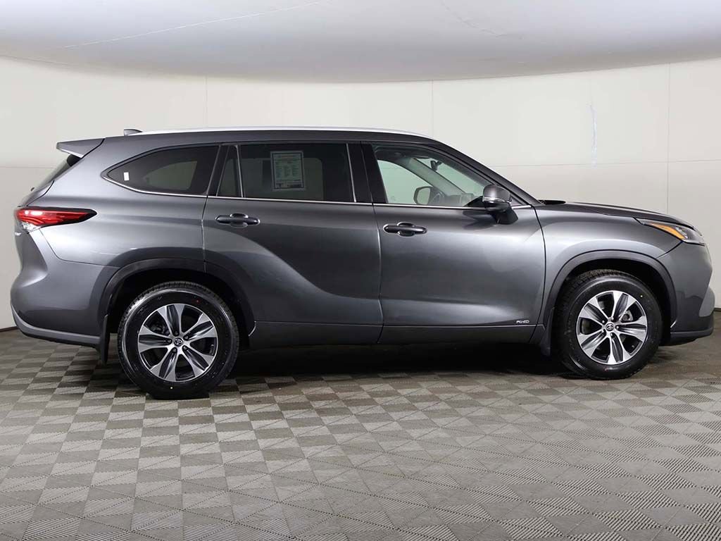 Used 2022 Toyota Highlander XLE image 19