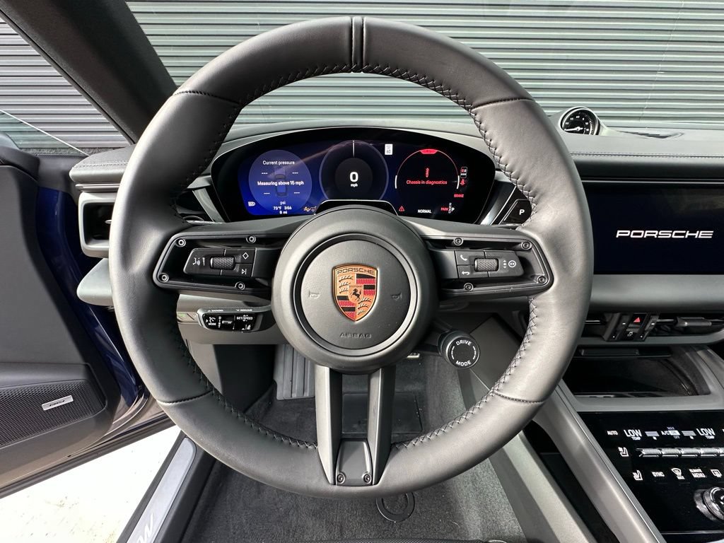 Used 2026 Porsche Macan Electric RWD image 16