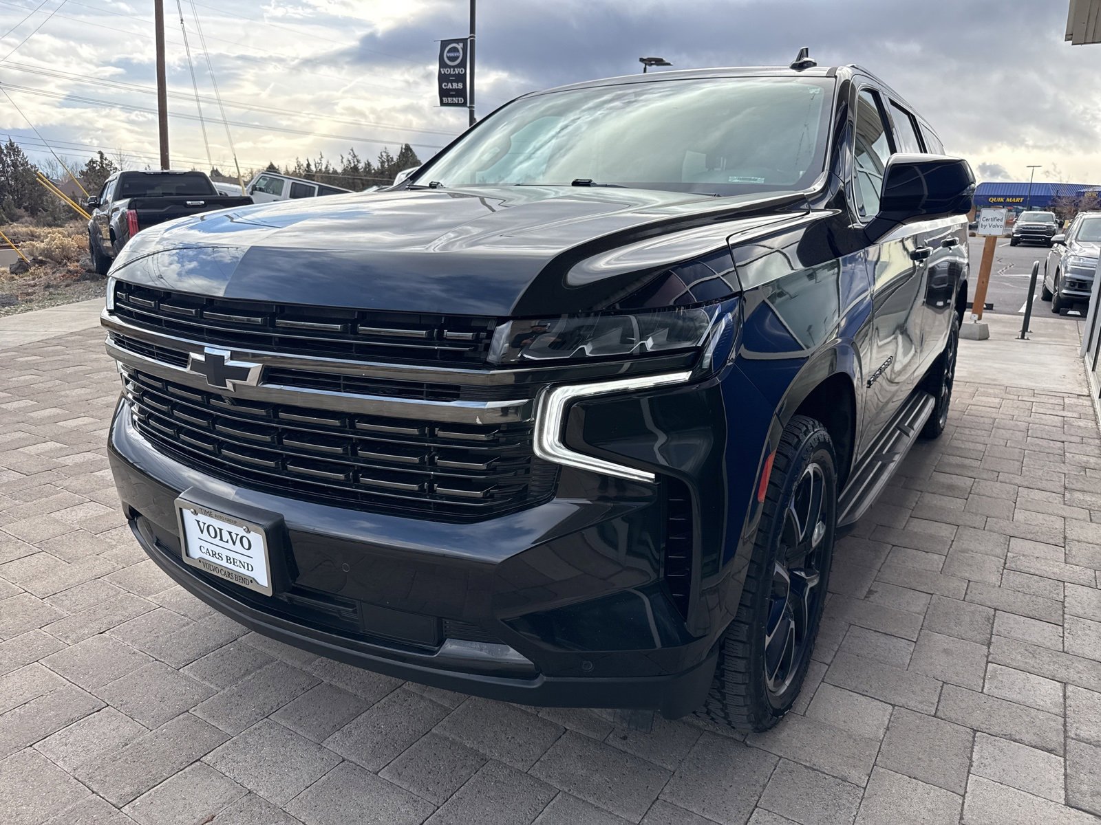 Used 2022 Chevrolet Suburban RST w/ Luxury Package image 3