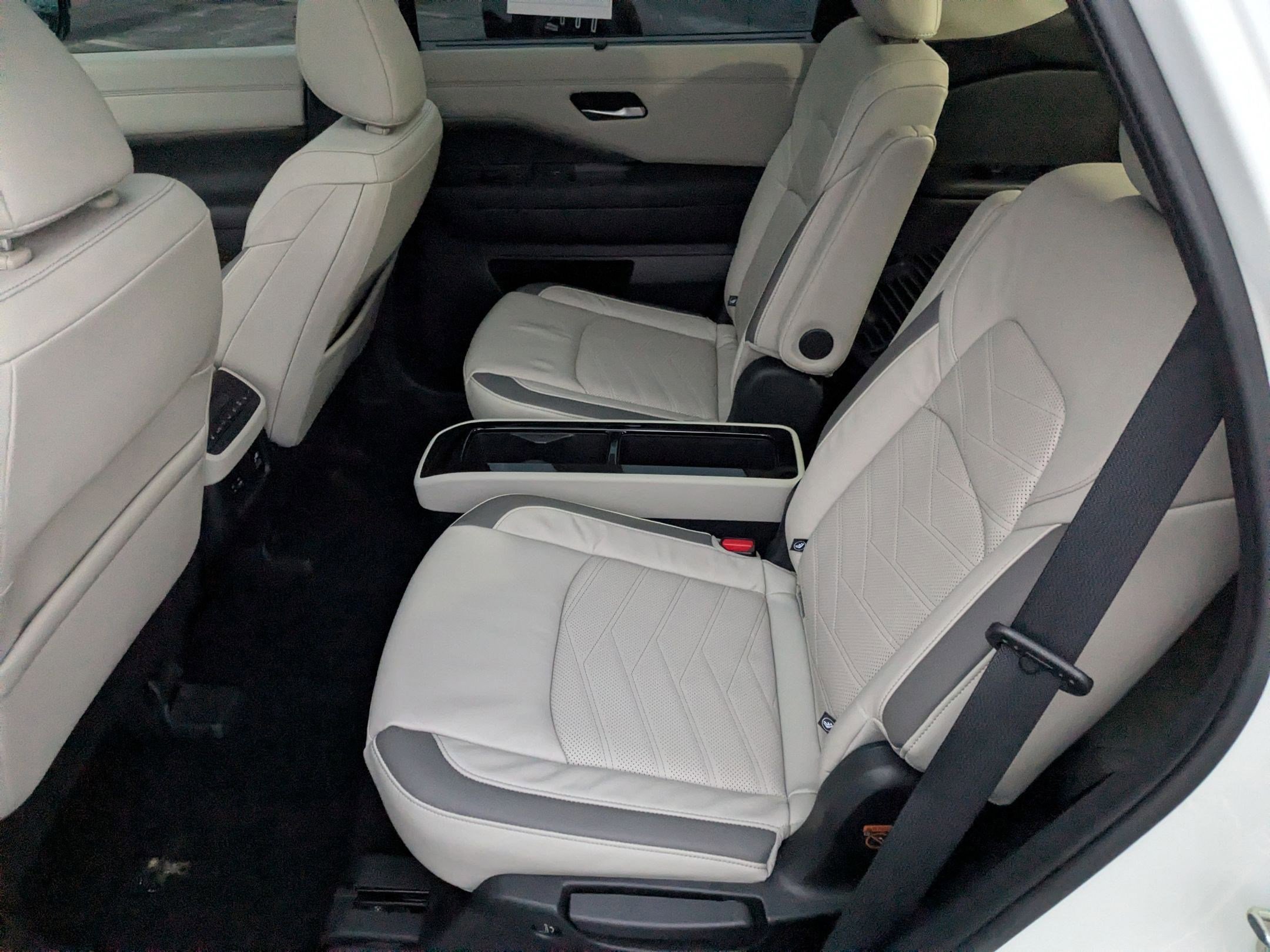 Used 2022 Nissan Pathfinder Platinum w/ Cargo Package image 22