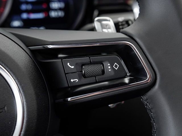 Certified 2025 Porsche Macan AWD/4WD image 15