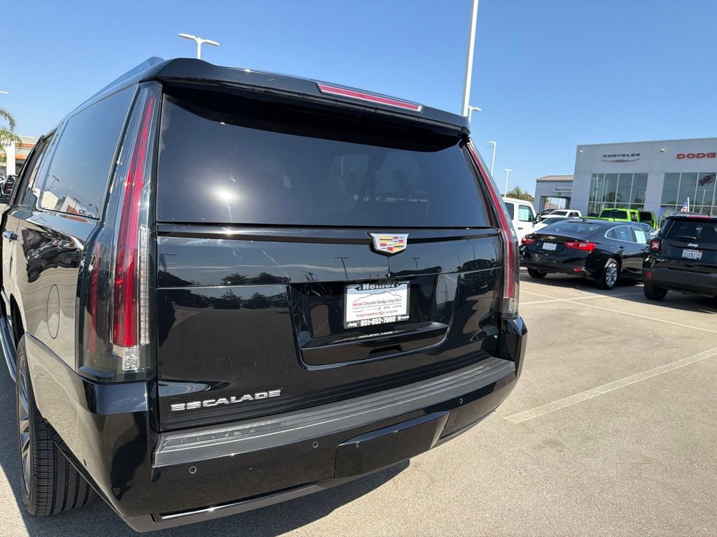 Used 2020 Cadillac Escalade ESV Premium Luxury w/ Escalade Sport Edition AWD/4WD image 13