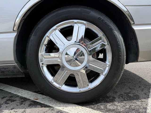 Used 2005 Ford Thunderbird RWD image 8