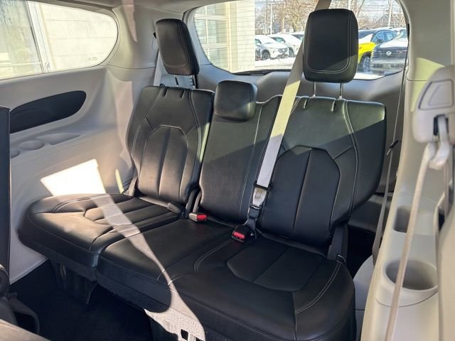 Used 2024 Chrysler Pacifica Select image 22