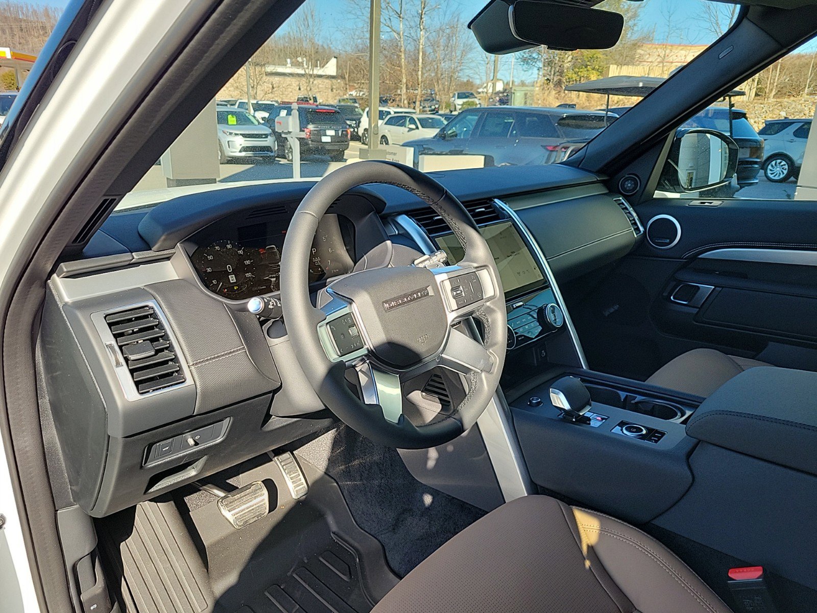 Certified 2025 Land Rover Discovery Dynamic SE AWD/4WD image 26