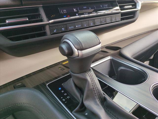Used 2024 Toyota Sienna Platinum AWD/4WD image 12