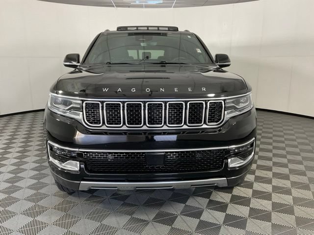 Used 2022 Jeep Wagoneer Series III w/ Premium Group I AWD/4WD image 2