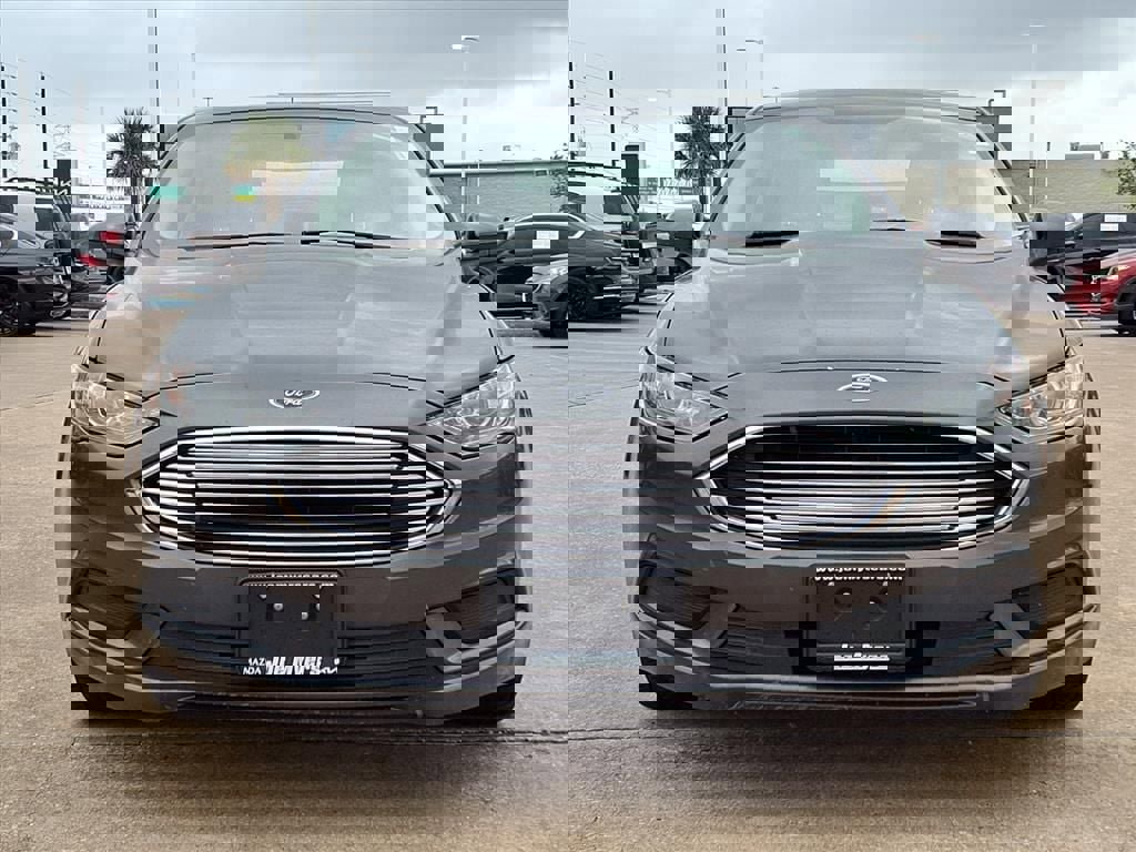 Used 2017 Ford Fusion SE image 3