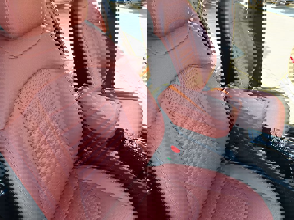 Used 2025 Kia Sportage SX image 29