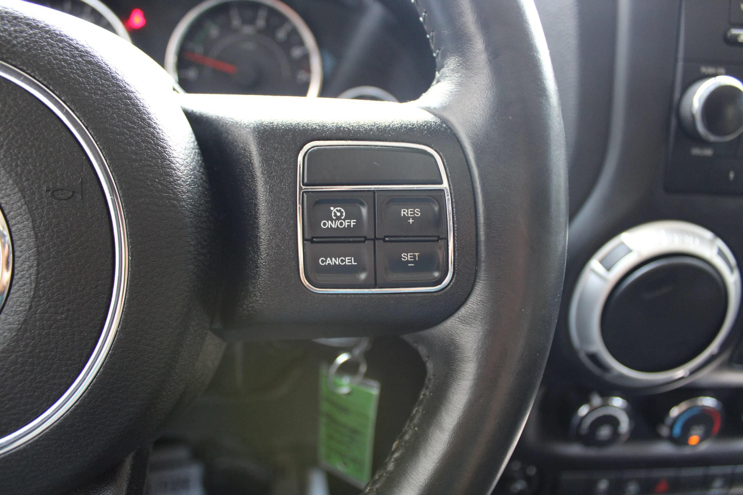 Used 2015 Jeep Wrangler Unlimited Sahara w/ Connectivity Group AWD/4WD image 10