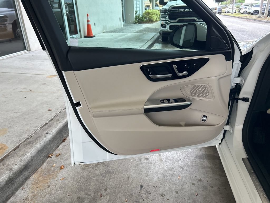 Used 2024 Mercedes-Benz C 300 Sedan image 38