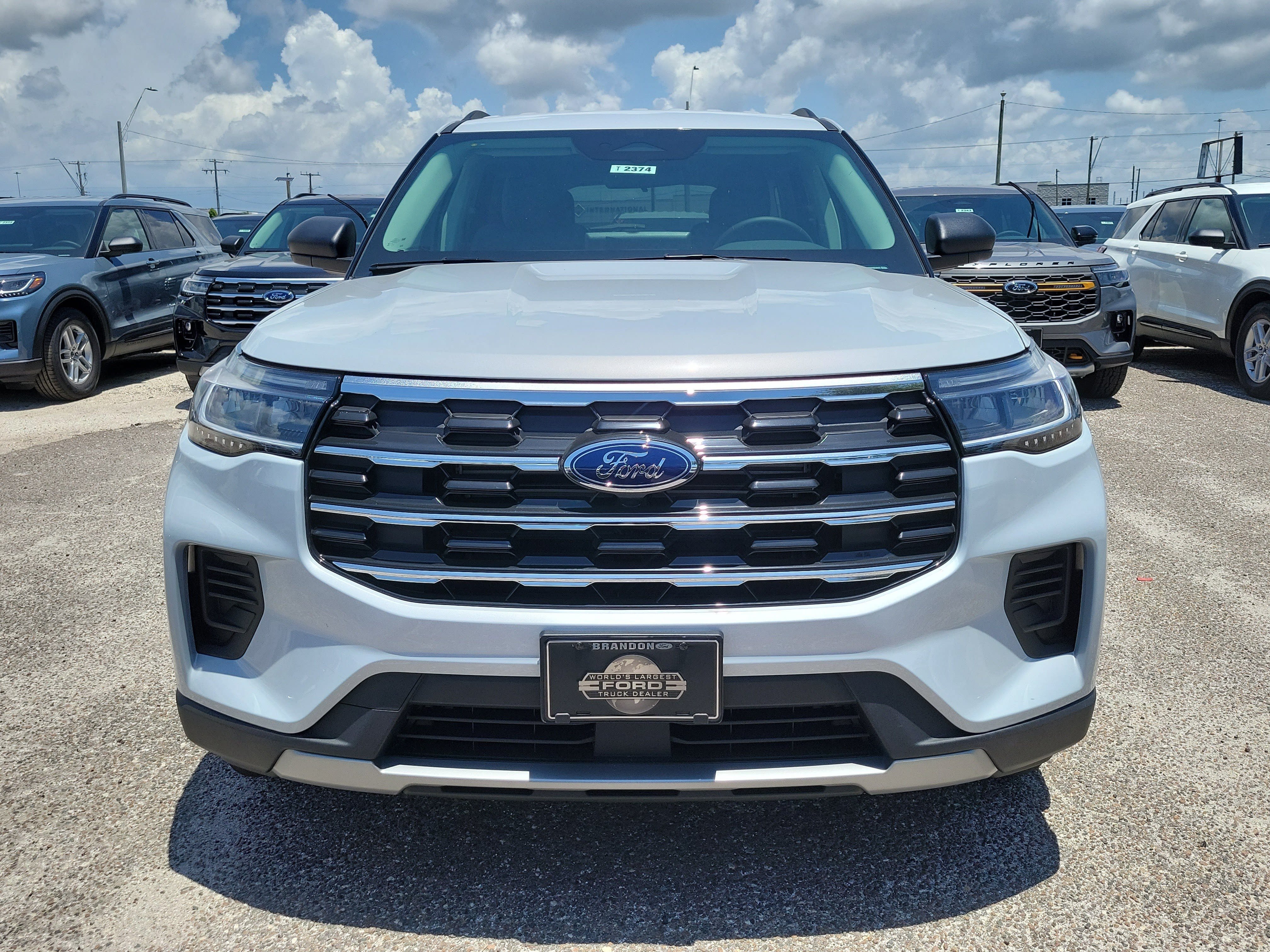 New 2026 Ford Explorer Active RWD image 3