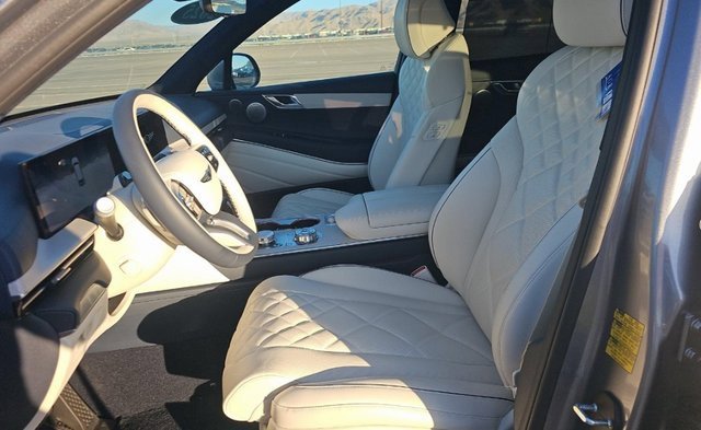 Used 2025 Genesis GV80 3.5T Prestige image 11