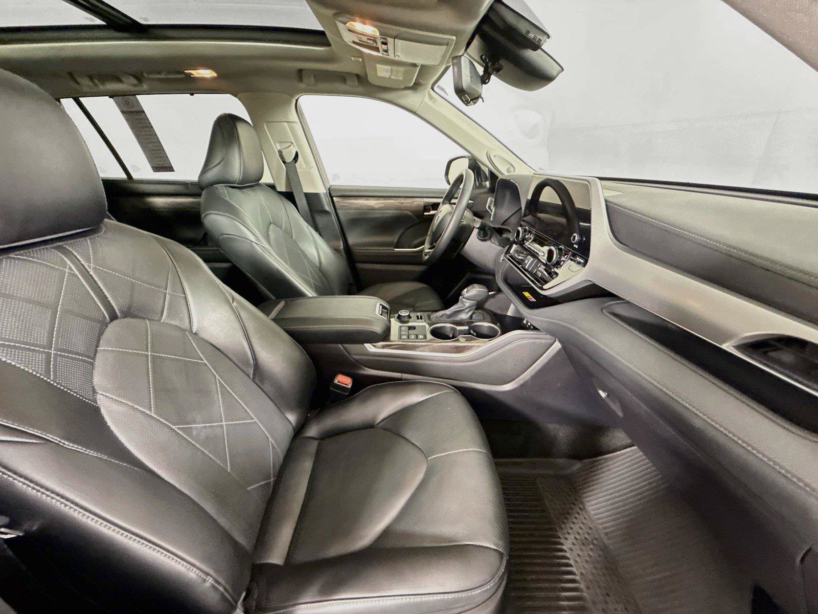 Certified 2025 Toyota Highlander Platinum AWD/4WD image 48