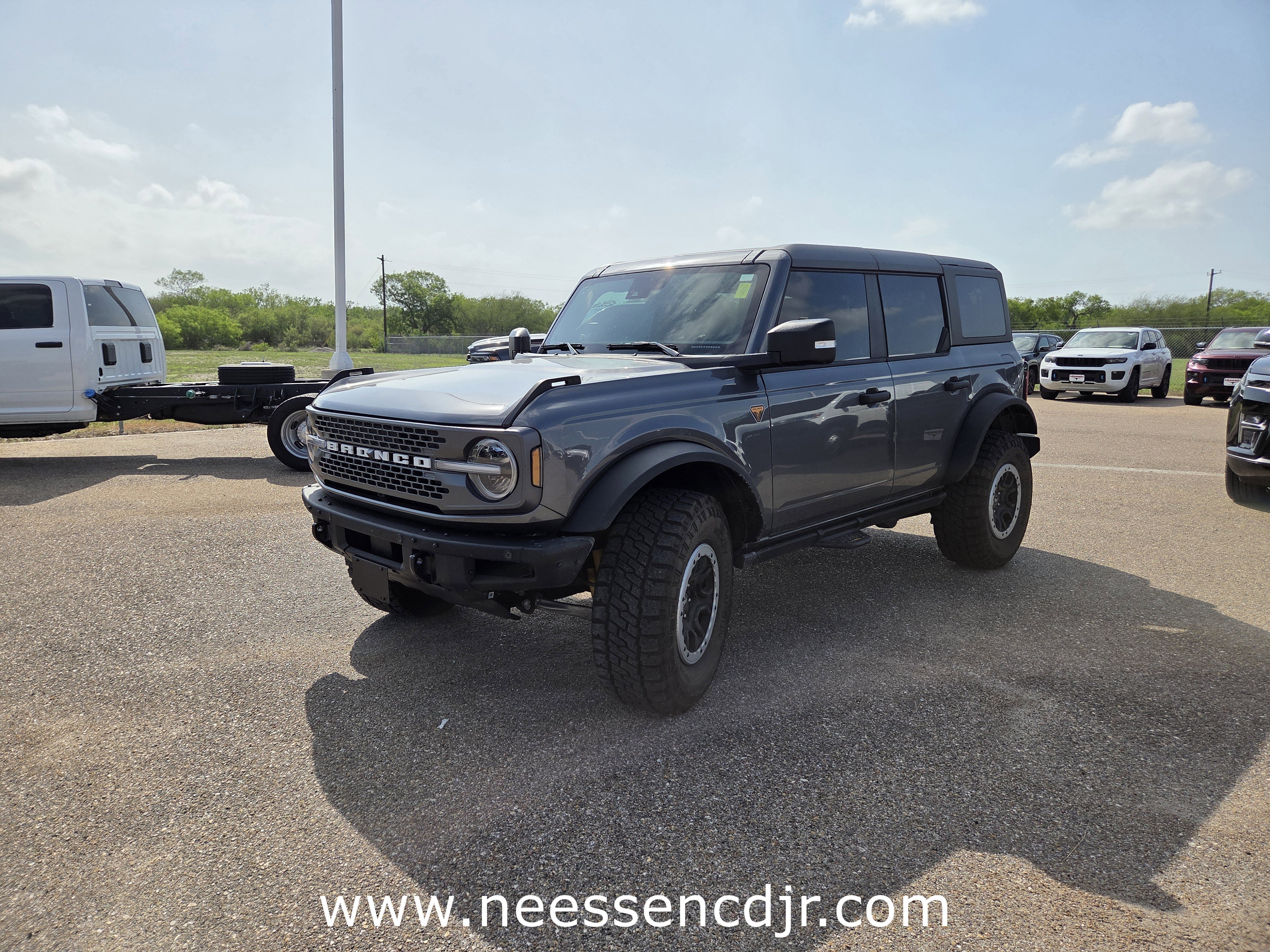Used 2024 Ford Bronco Badlands image 3