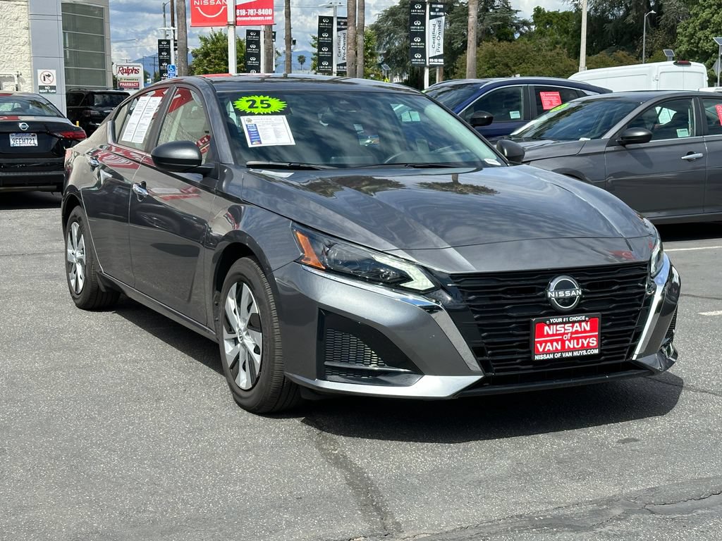 Used 2025 Nissan Altima 2.5 S FWD image 8