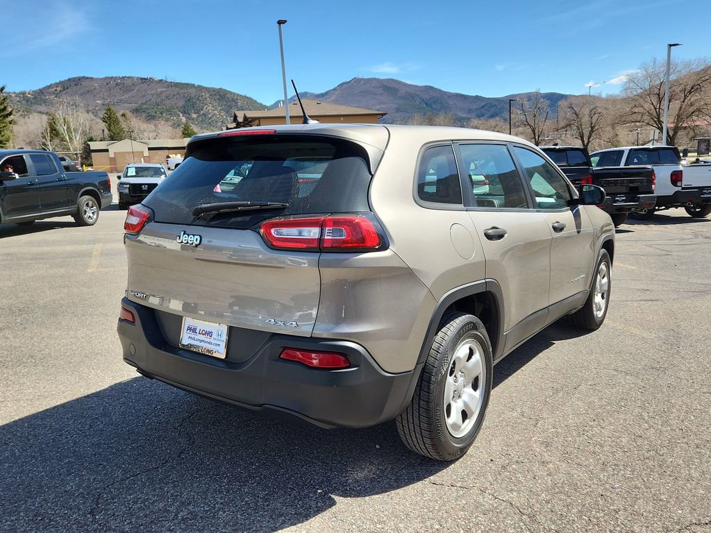 Used 2017 Jeep Cherokee Sport w/ Cold Weather Group image 6