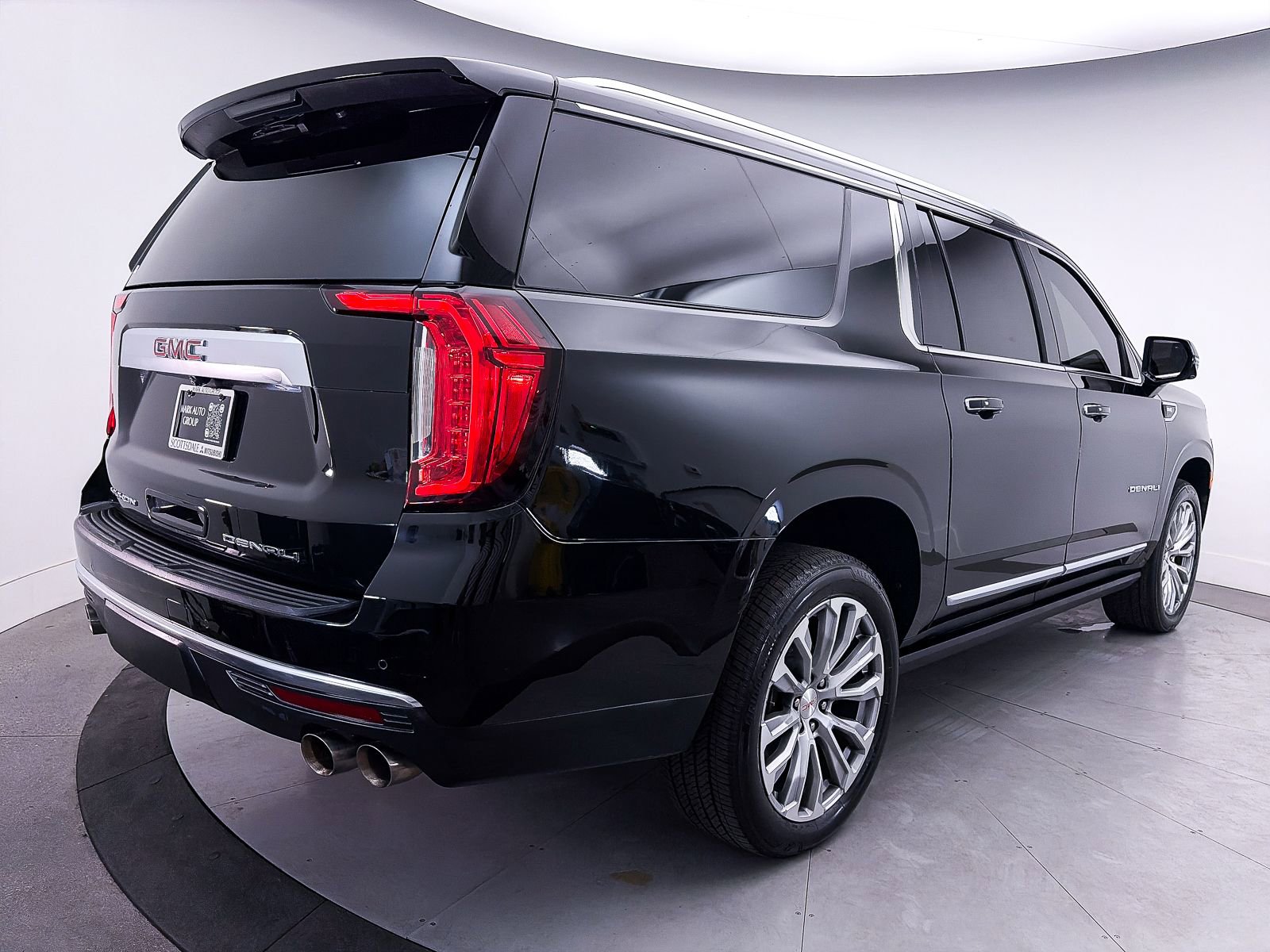 Used 2023 GMC Yukon XL Denali AWD/4WD image 17