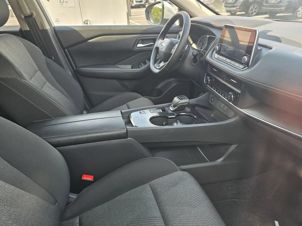 Used 2025 Nissan Rogue SV FWD image 12