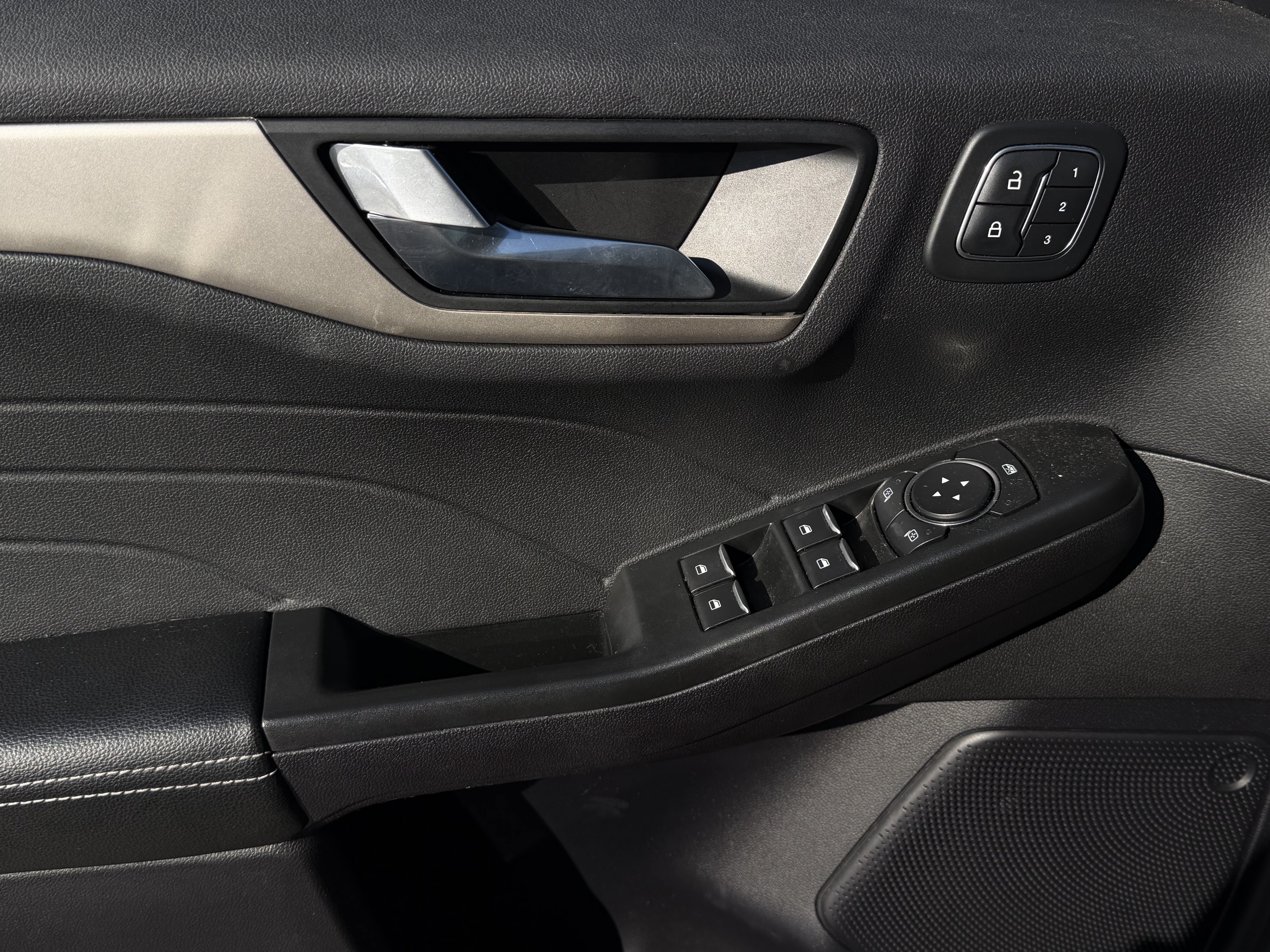 Used 2022 Ford Escape SEL w/ Technology Package FWD image 19