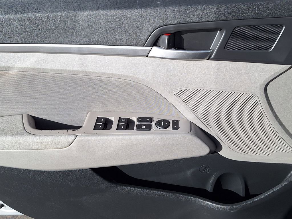 Used 2019 Hyundai Elantra SEL image 9