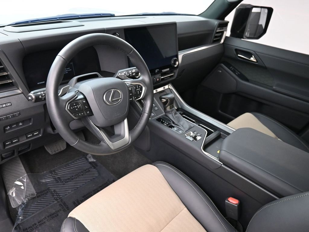 Used 2025 Lexus GX 550 image 4