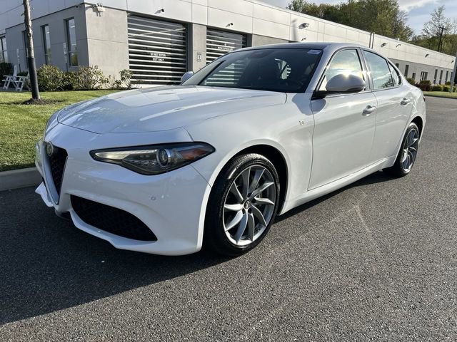 Used 2023 Alfa Romeo Giulia Ti AWD/4WD image 4