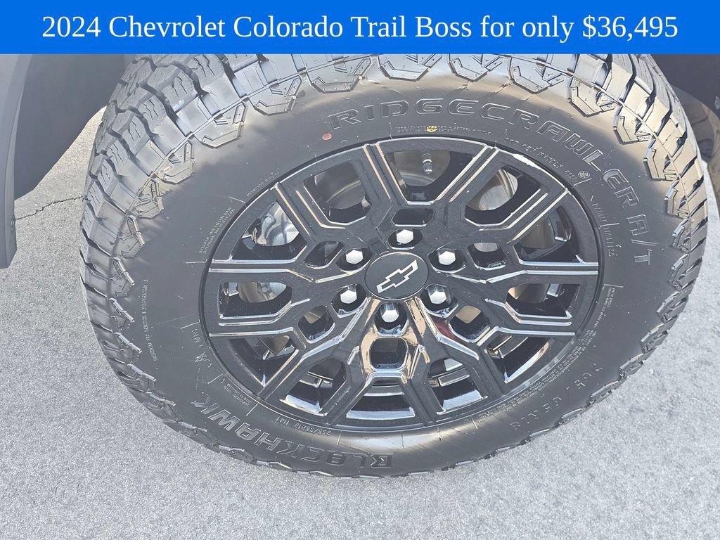 Used 2024 Chevrolet Colorado Trail Boss w/ Advanced Trailering Package AWD/4WD image 8