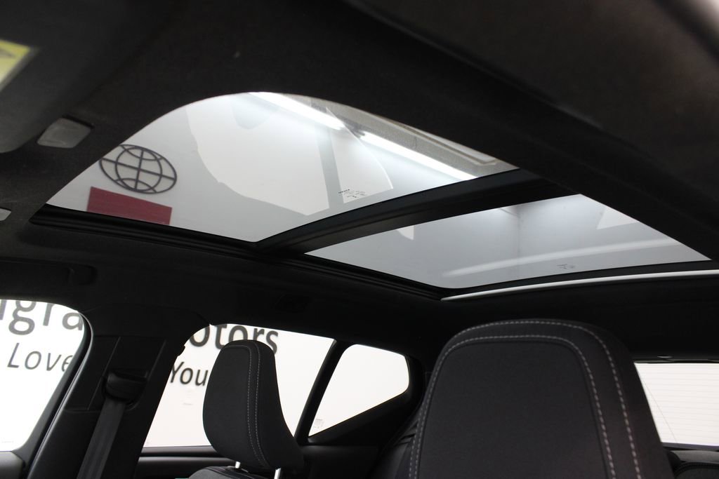 Used 2025 Volvo XC40 B5 Core AWD/4WD image 14