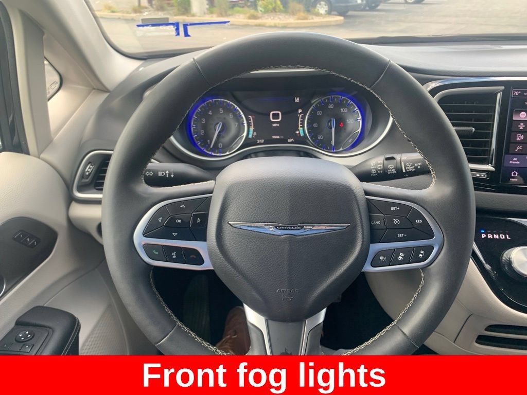 Used 2024 Chrysler Pacifica Touring-L FWD image 13