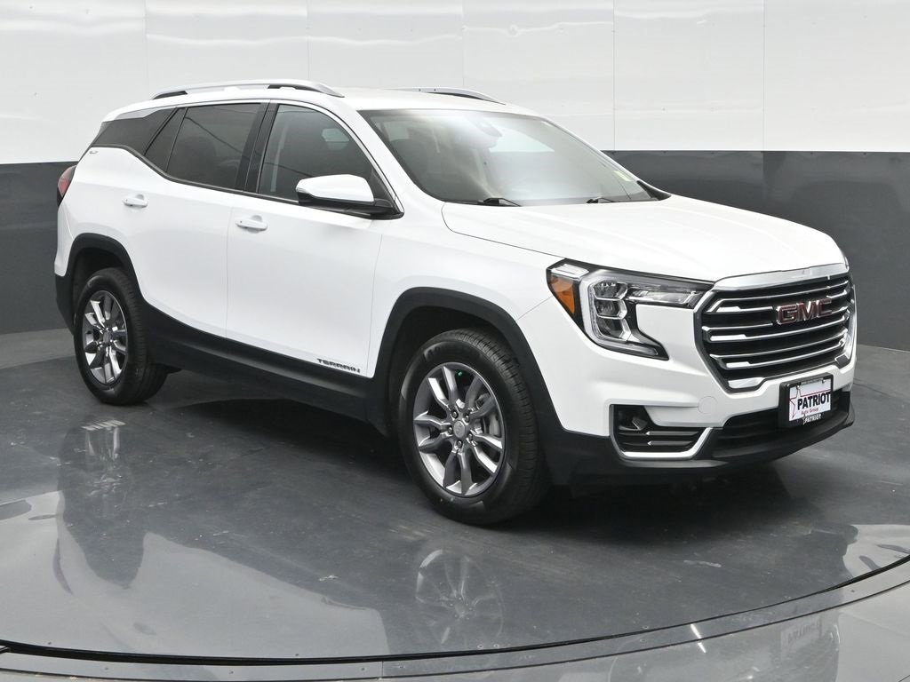 Used 2024 GMC Terrain SLT image 1