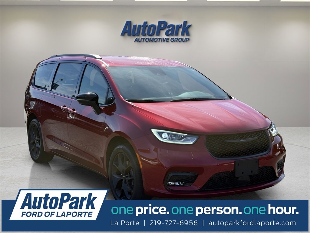Used 2024 Chrysler Pacifica Touring-L w/ S Appearance Package