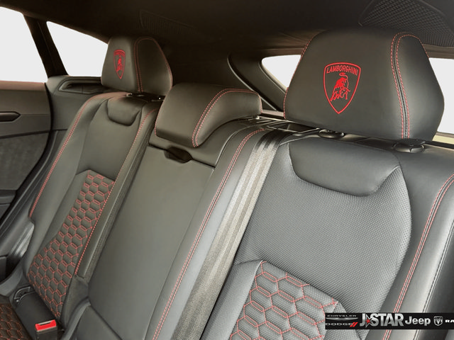 Used 2022 Lamborghini Urus AWD/4WD image 28