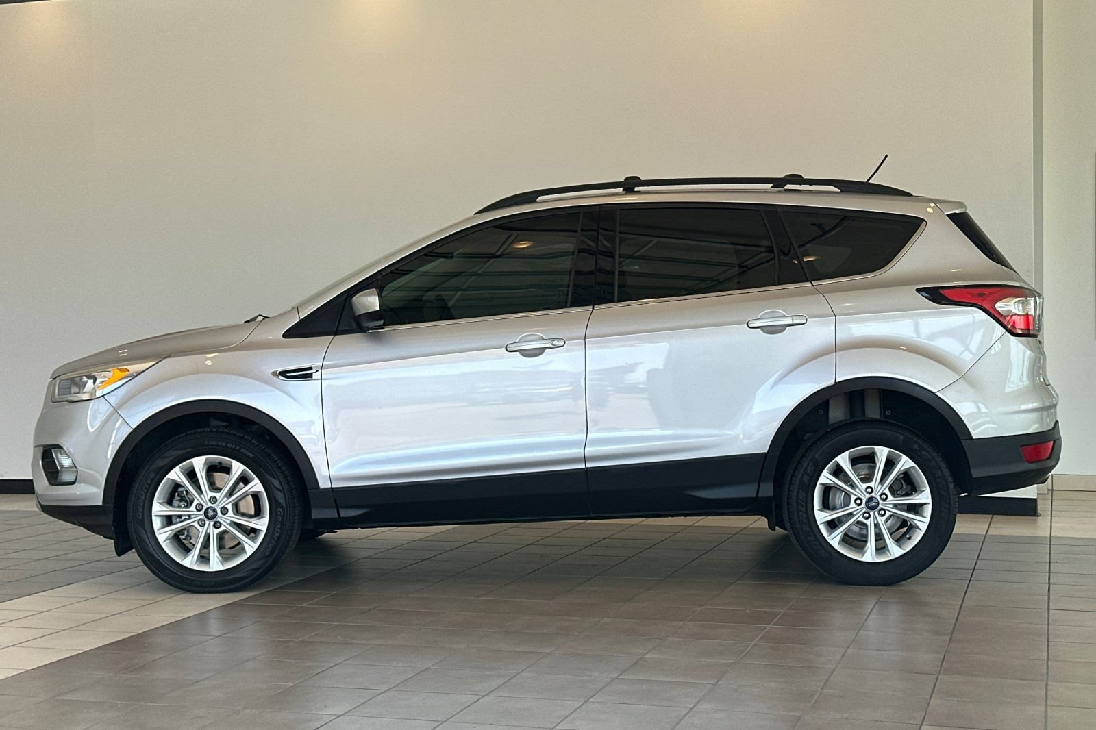 Used 2018 Ford Escape SEL w/ Ford Safe & Smart Package AWD/4WD image 7